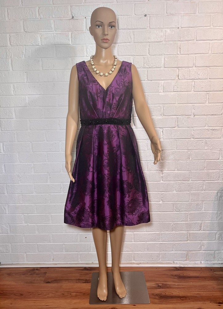 NEW CARMEN MARC VALVO Collection V Neck Sleeveless Beaded Knee Lenght Dress Sz 8