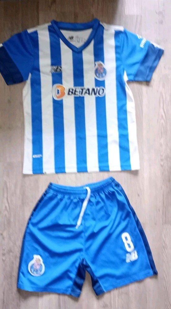 FC Porto Home Kit 8-9 Year Old New Balance Charlie 8 Good Condition-image