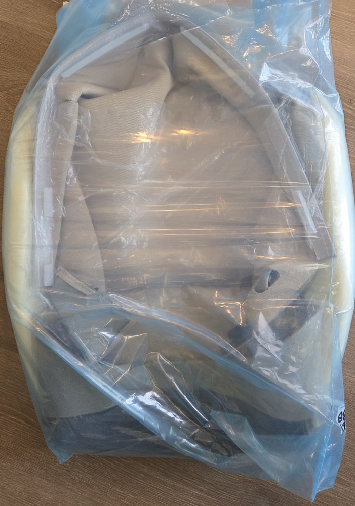 2015 - 2018 Kia Sedona OEM Front RH Cushion Assy 88200-A9541DLQQK Brand New