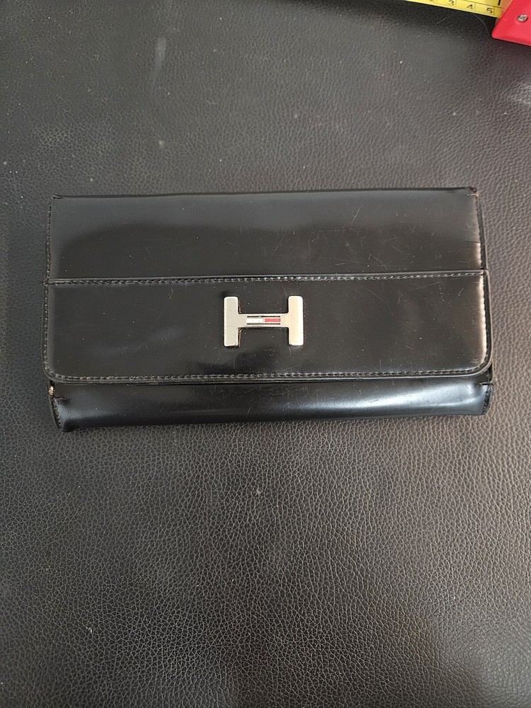 Tommy Hilfiger Black Leather Retro Trifold Wallet with Large Check Design