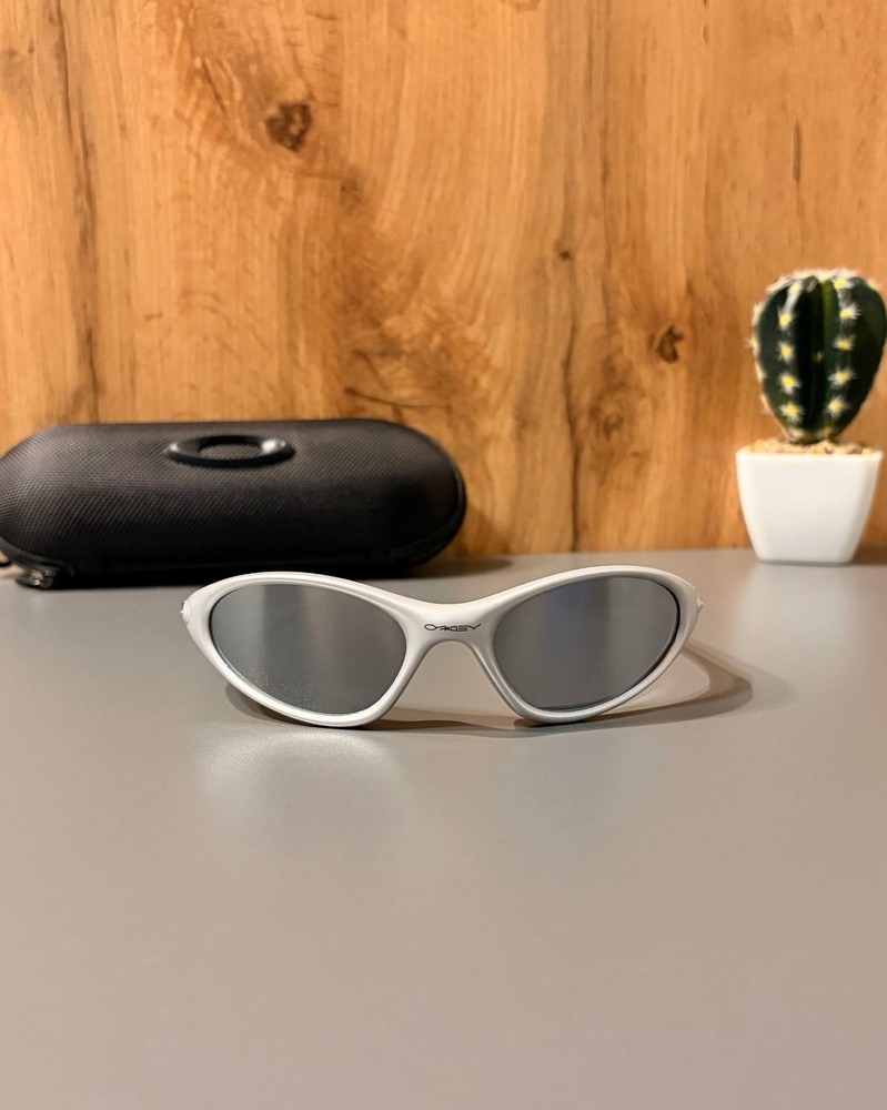 Oakley Minute 1.0 Silver Sunglasses Gorpcore Outdoor Vintage Y2K plate splice