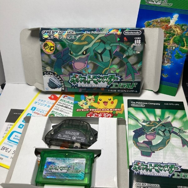 Pokémon Emerald (Rayquaza Version) - Game Boy Advance - Complete w/map Japanese