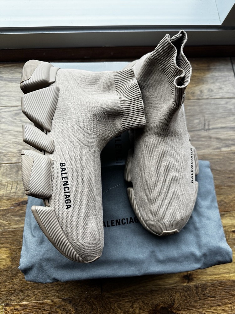 Balenaga Womens Speed Knit Sneaker in Soft Beige