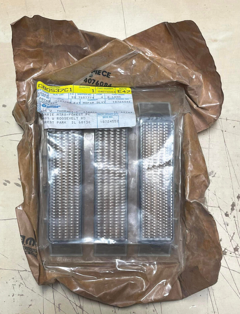 NOS Mopar Chrysler 4076084 Park Light Lens SEALED