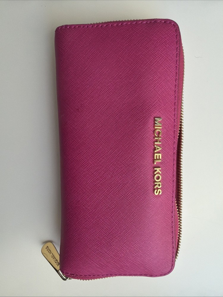Michael Kors Jet Set Travel Large Leather Quarter-Zip Wallet Mulberry