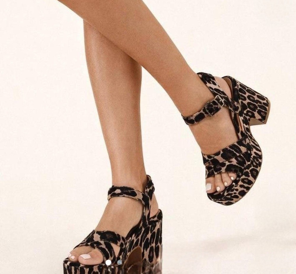 Gianni Bini Joize Leopard Printed Velvet Cross Band Sz 7 Platform Sandals  NWOB