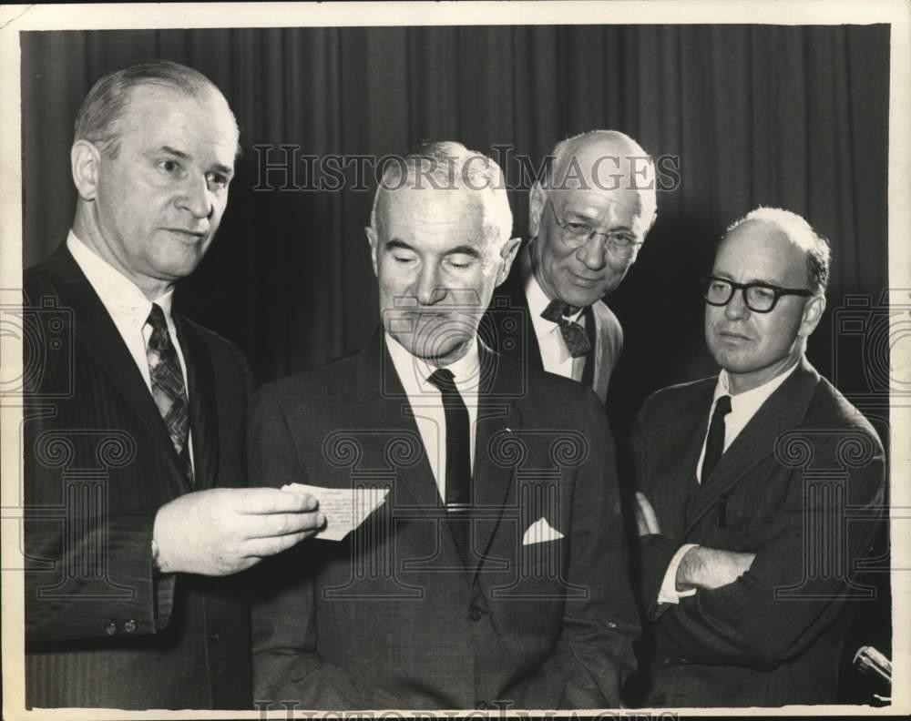 1962 Press Photo Officials confer at medical forum held in New York - tub04551