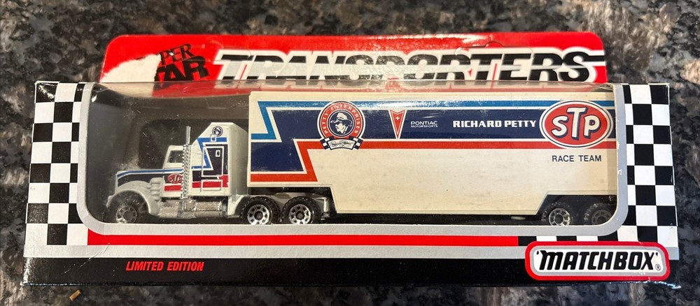 1991 Matchbox 1:87 Scale Richard Petty STP NASCAR Super Star Transporters