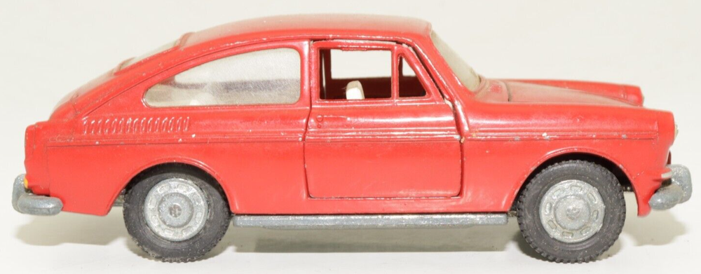 Dinky Toys No 163 Volkswagen 1600 TL Fastback Car Meccano England missing tire