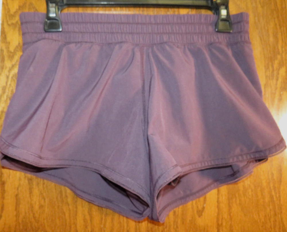 Lulmon Seek The Heat Shorts 2.5 Black Currant Rare EUC