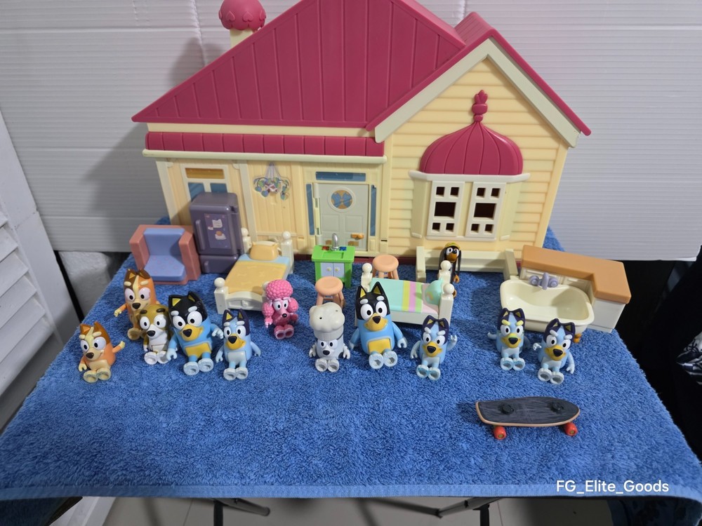Bluey Family Home House Pack and Go Playset Dollhouse Pool Set Extra Characters