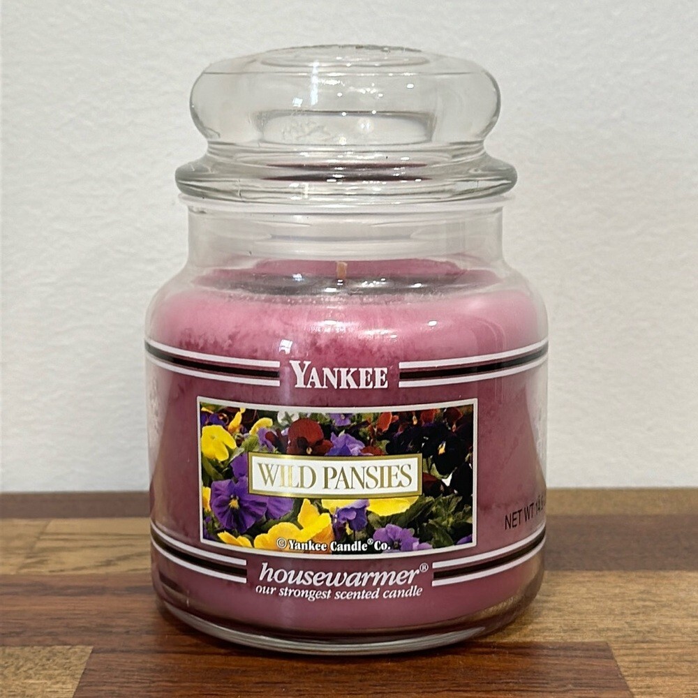 Yankee Candle Wild Pansies 14.5oz Black Band Housewarmer Rare Old Stock