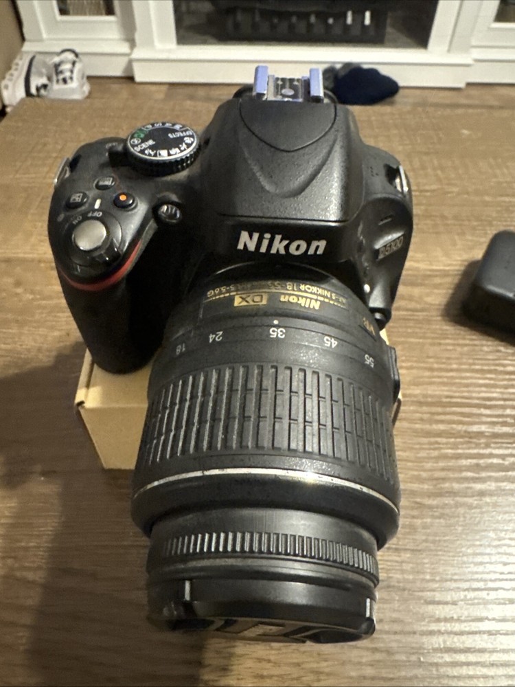 AS IS - Nikon D5100 16.2MP Digital SLR Camera & 18-55mm VR Lens Black 3 Batterie