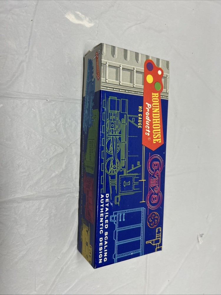 Roundhouse 1981 HO West Pacific 50' Double Door Boxcar Kit.  5