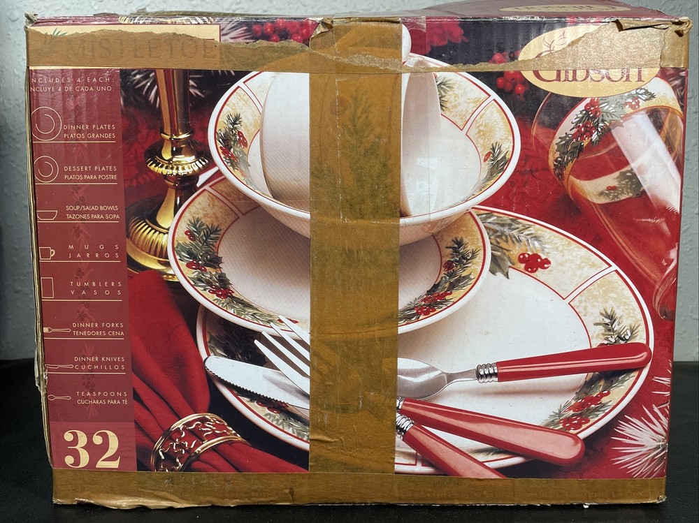 32 Pc Gibson Christmas Mistletoe Christmas Dinnerware Set Holly Berries