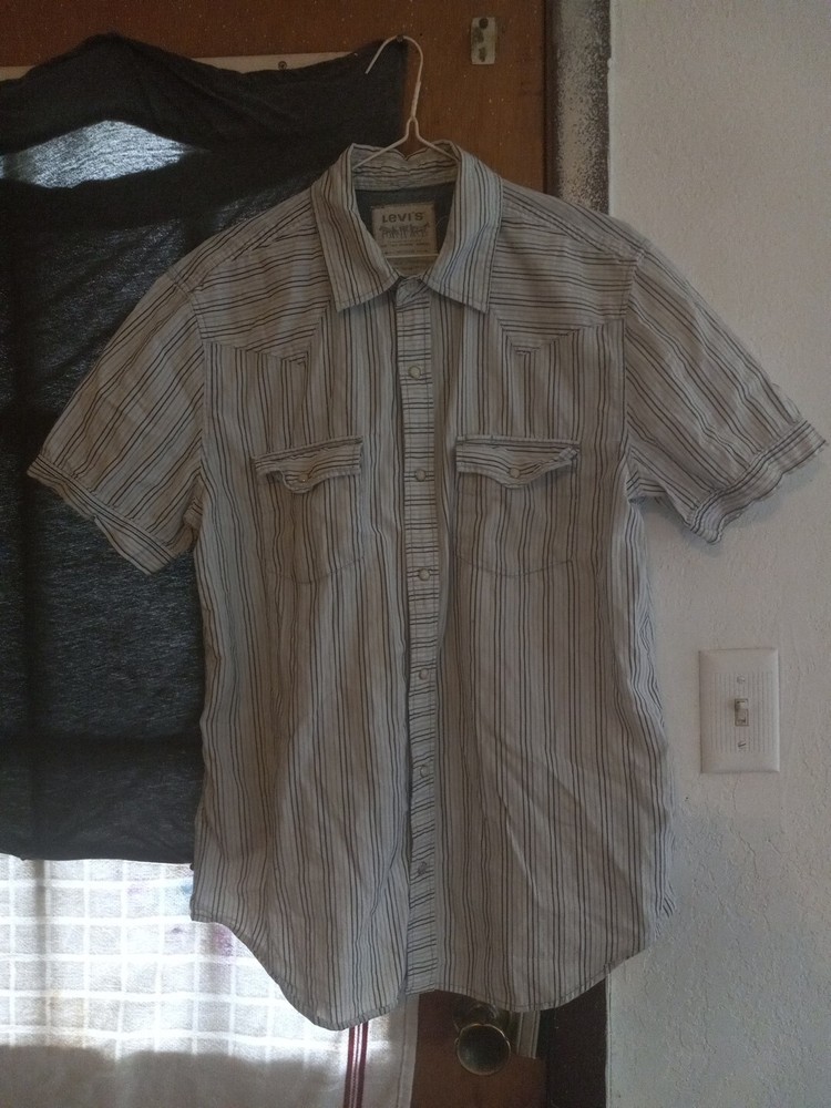 Levi's Short Sleeve Button Down Shirt For Men Size Medium