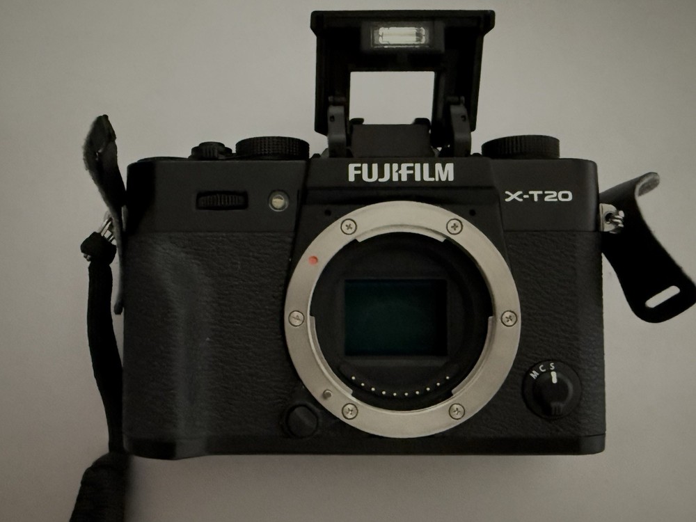 Fujifilm X-T20 Mirrorless Digital Camera in Black
