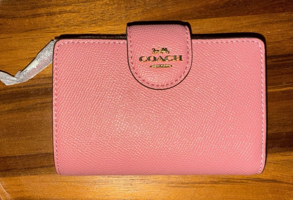 Coach Medium Corner Zip Wallet in Taffy Pink - New with Tag