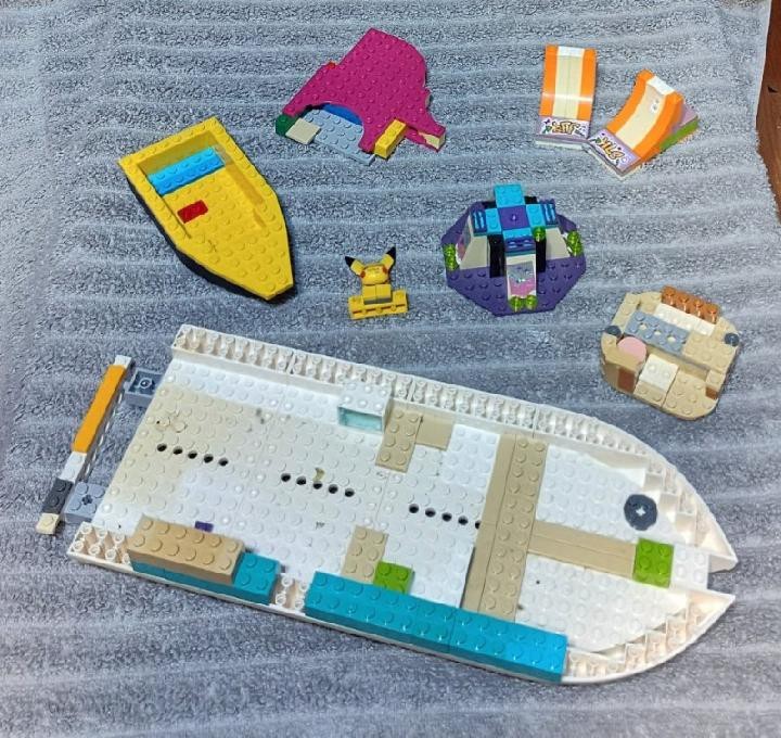 LEGO LOT of 6.7 lbs of a Variety of Unique LEGO Pieces