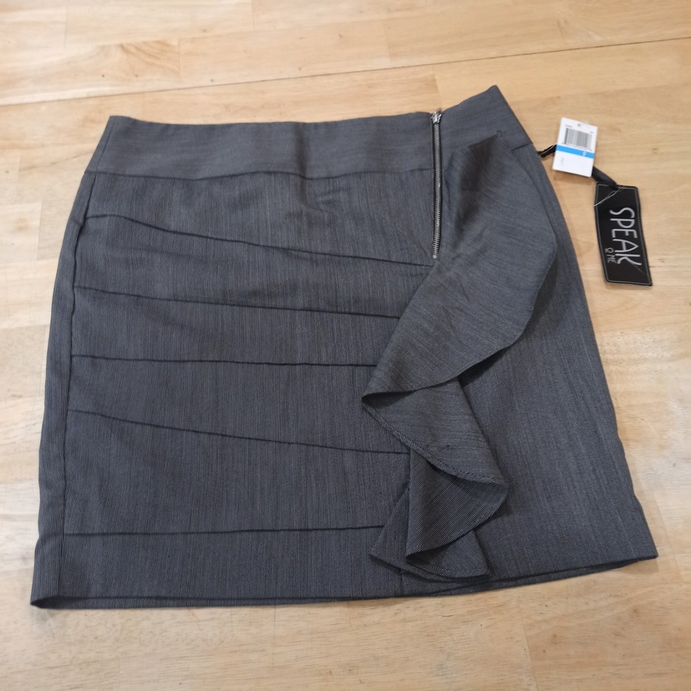 Women's Gray Pleated Mini Skirt Size 9 New With Tags