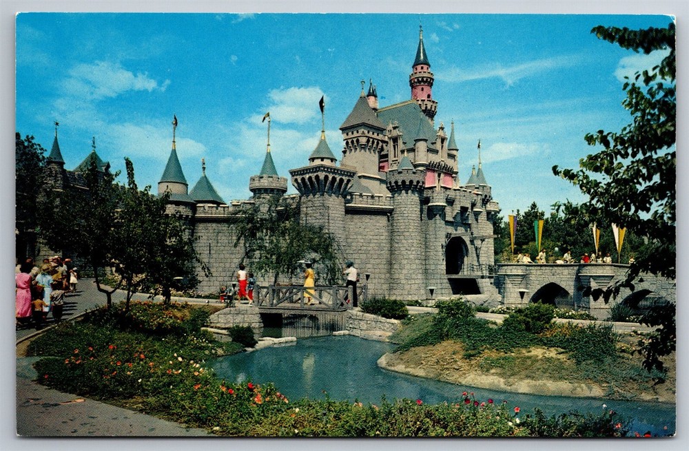 Sleeping Beauty Castle Disneyland Anaheim California Vintage Postcard Y3