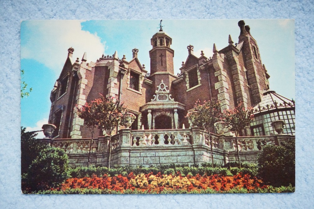 Haunted Mansion ride at Disney World Florida