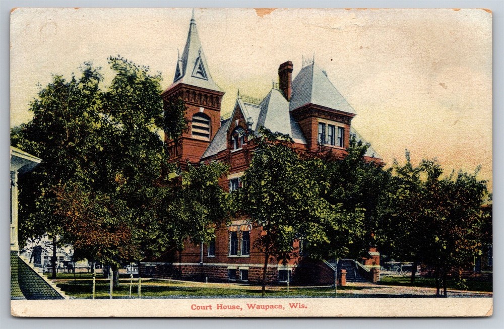 Court House Waupaca WI C1910's Postcard U21