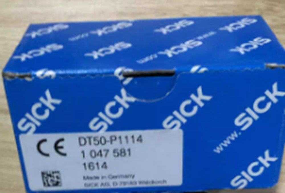 NEW SICK DT50-P1114 DT50P1114 Mid Range Distance Sensors