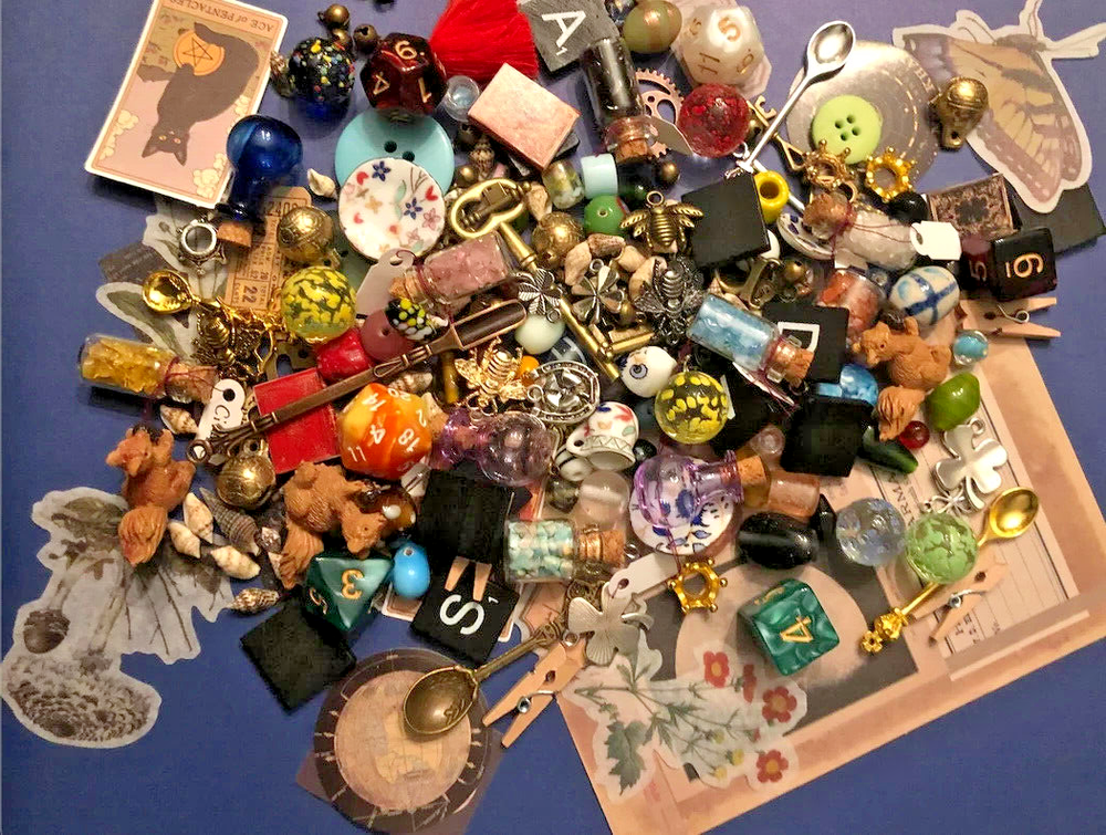 1 Pound Mixed Junk Drawer Collectibles Lot - Assorted Old & New Small Items #3BV3