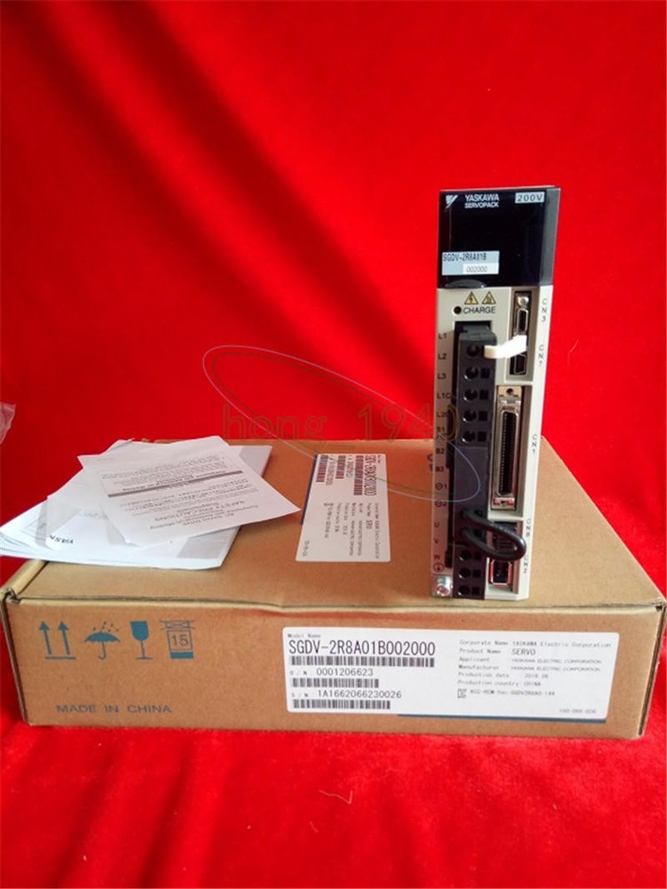 One Yaskawa Servo Drive SGDV-2R8A01B002000 SGDV2R8A01B002000 New