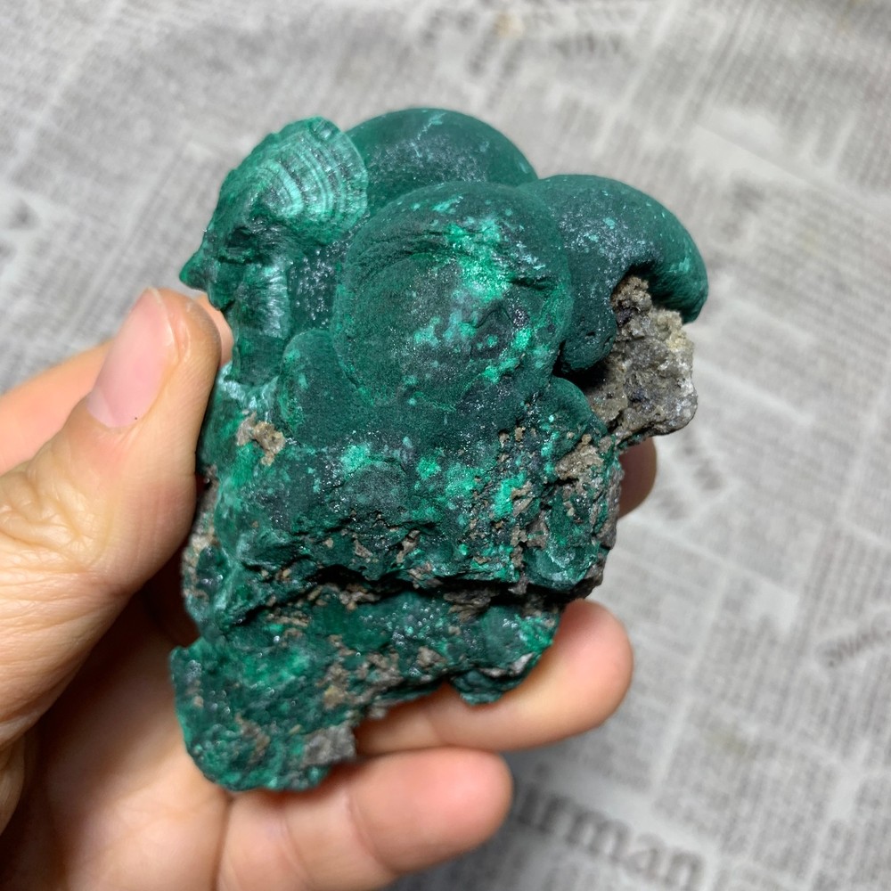 171g   Natural malachite velvet quartz crystal luster mineral specimen