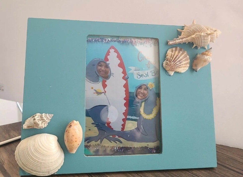 Sea Shell Picture Frame  9×8 Holds 4×6 Photo Nautical Vintage Teal Color Real...