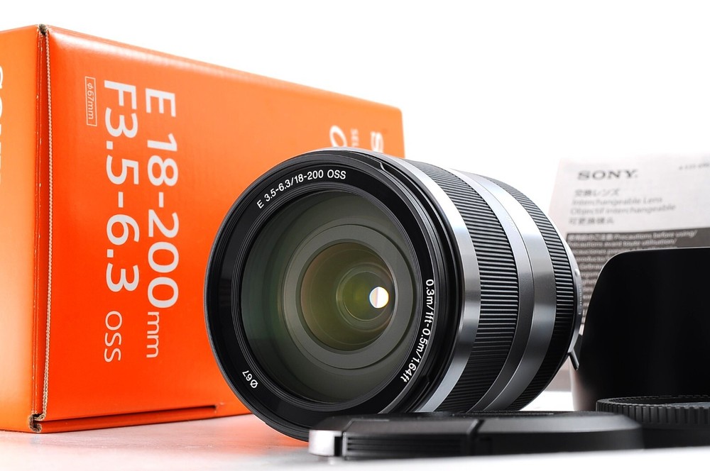 Sony E 18-200mm f/3.5-6.3 OSS Zoom silver Lens sony E Mount Original Box -MINT-