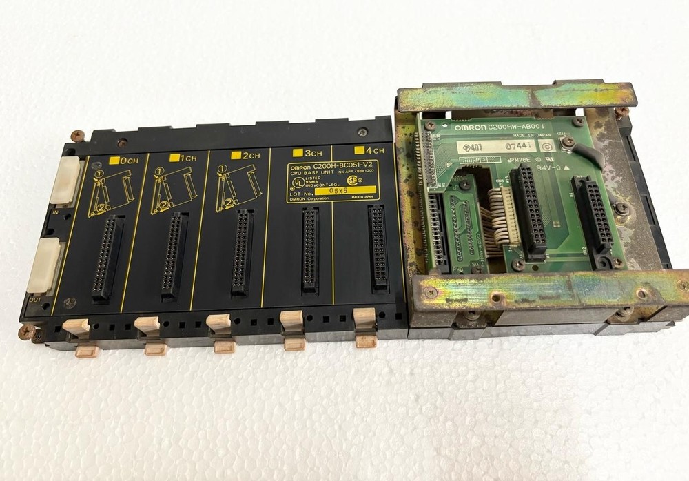 OMRON C200H-BC051-V2 CPU Base Unit  W/ OMRON C200HW-AB001 ADAPTER BASE