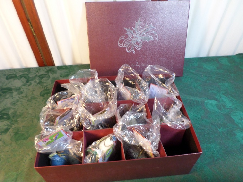 11pc Beautiful Danbury Mint Songbird Christmas Ornament Collection w/Cards & Box