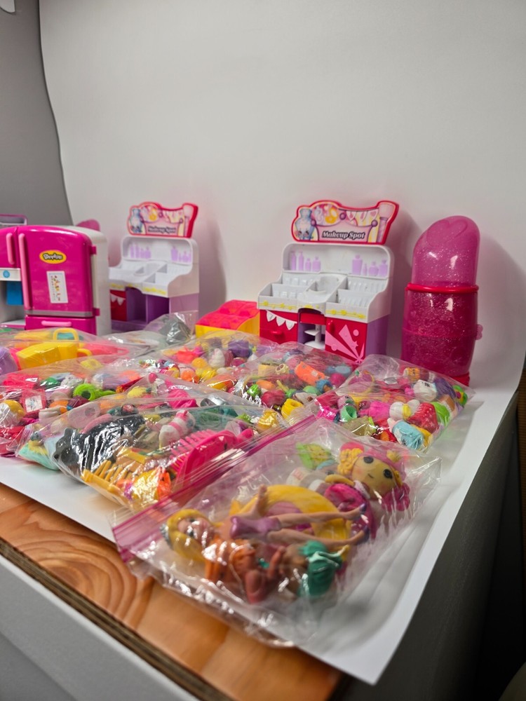 Shopkins HUGE Lot Of Over 400 Loose Figures Carts Baskets Playsets All Seasons