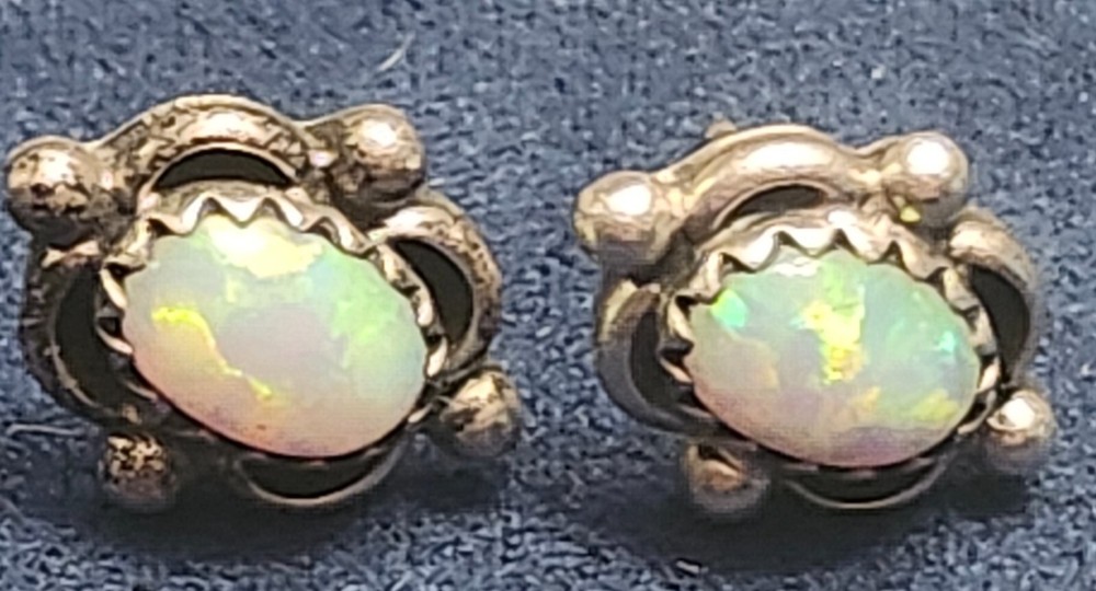 Vintage Native American 925 sterling silver natural opal cabochon earrings