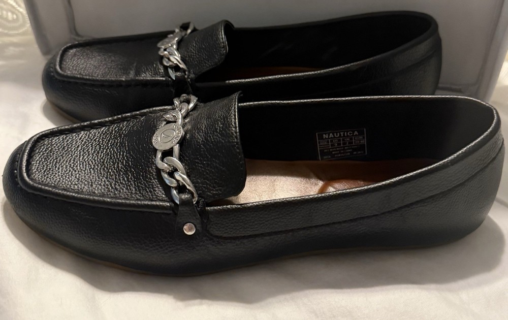 Women’s Black Nautica Slip On Loafer Logo Chain Accents Size 9M