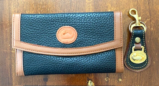 Vintage Dooney & Bourke Black Brown Pebbled Leather Trifold Wallet with Keychain