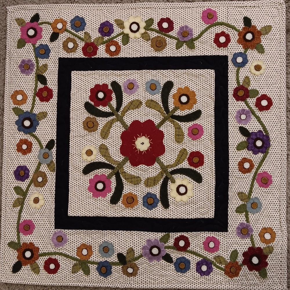 FINISHED small Wall Quilt 19x19
