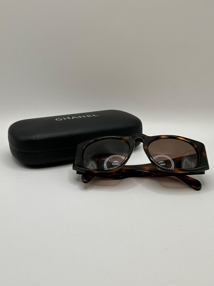 Vintage CHANEL tortoiseshell sunglasses made in Italy luxury unisex rare