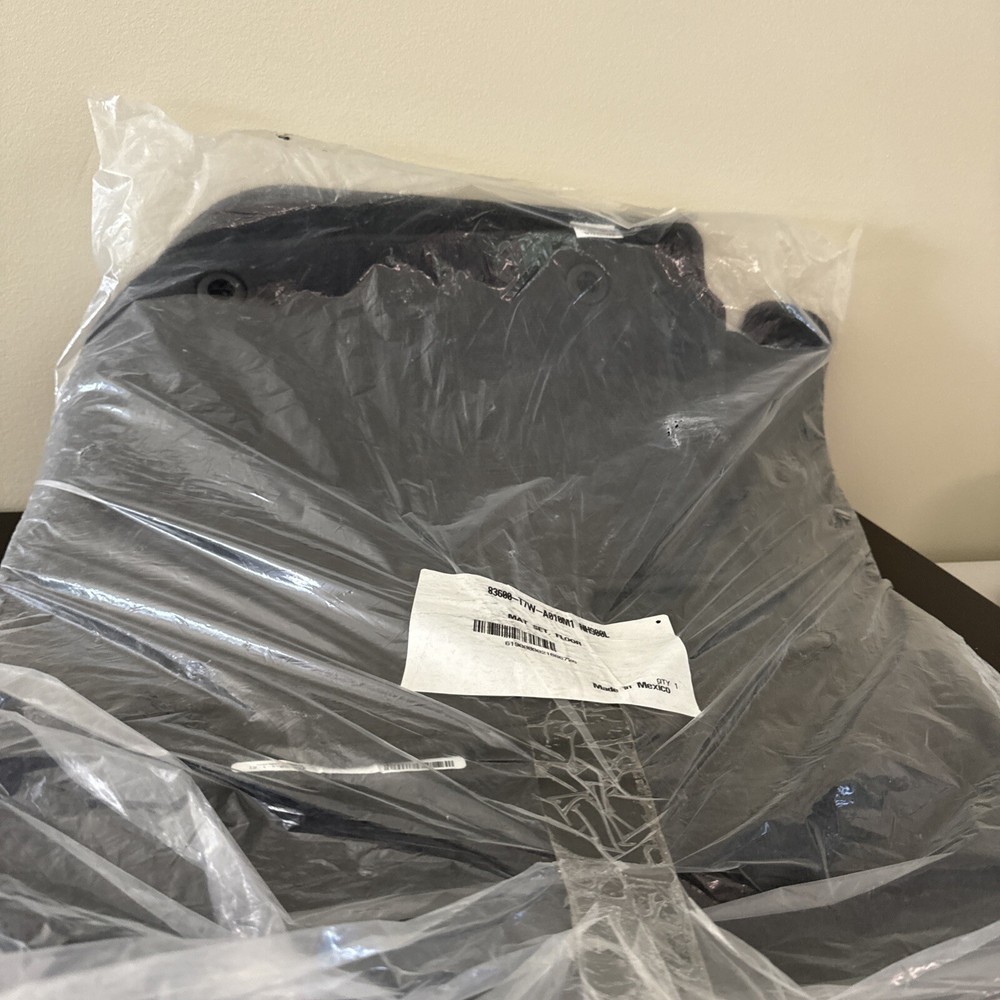 NEW GENUINE Honda HR-V 2016-2022 83600-T7W-A010M1-NH900L BLACK CARPET FLOORMATS