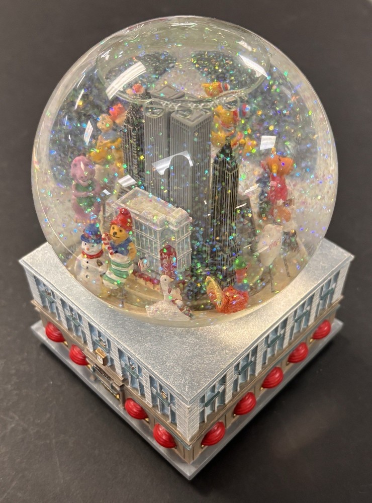 1999 Macy's Thanksgiving Day Parade Snow Globe Featuring World Trade Centers NYC