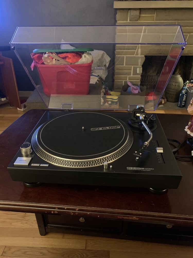 Reloop Professional Belt Drive Turntable System With Cover