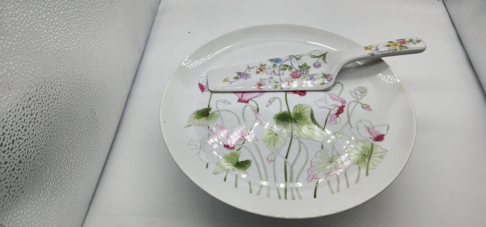 Cake Pedestal and Server Andrea by Sadek