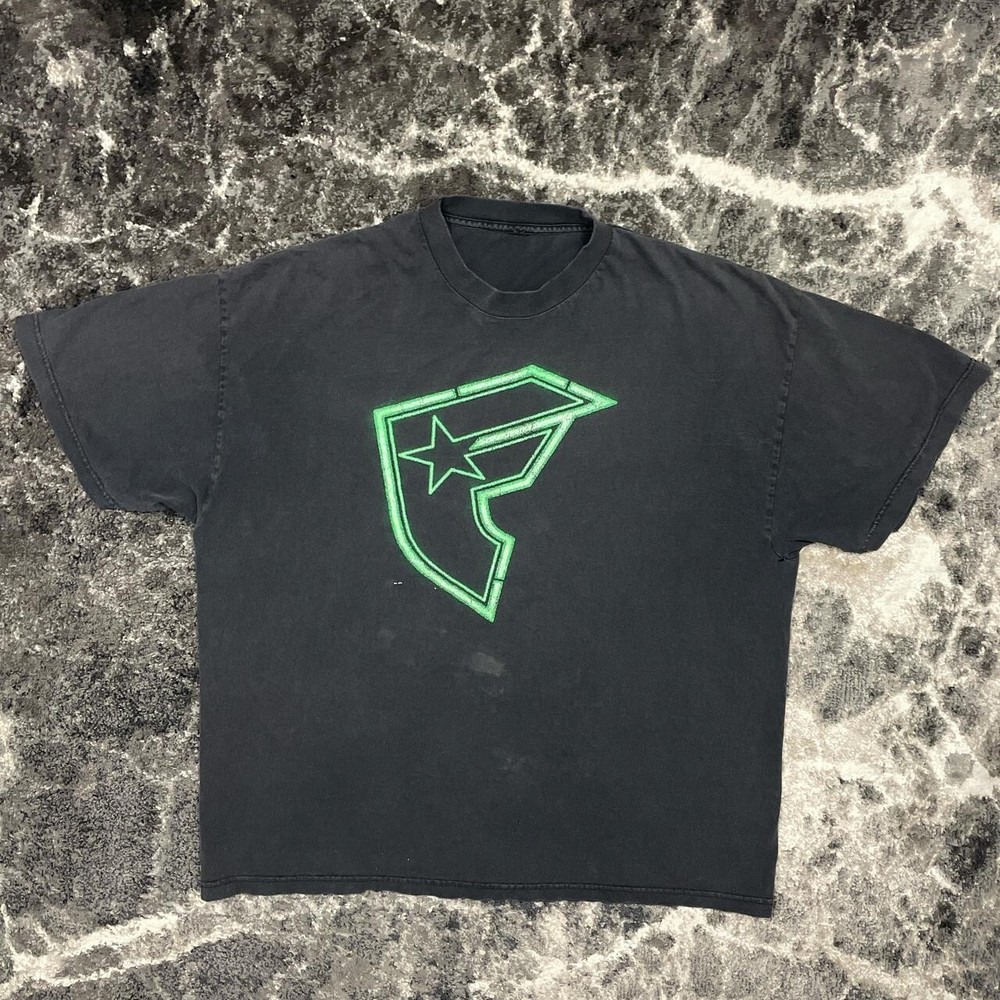 Famous Stars and Straps Shirt Mens XL Skate Y2K Vintage Travis Barker Distressed