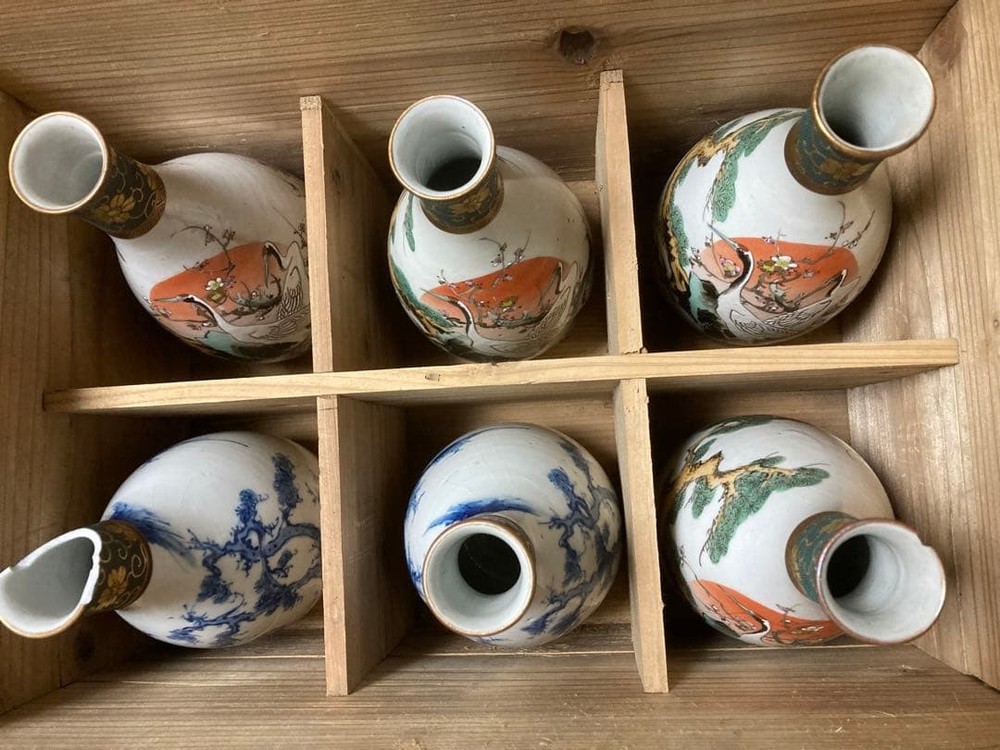 Japanese Kutani Ware Suekawa Izumiyama 6 sake bottles Antique art