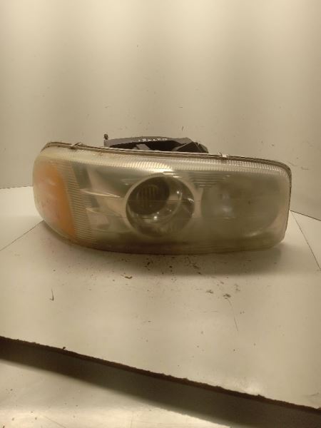 Passenger Headlight Classic Style Fits 02-07 SIERRA DENALI 1117241