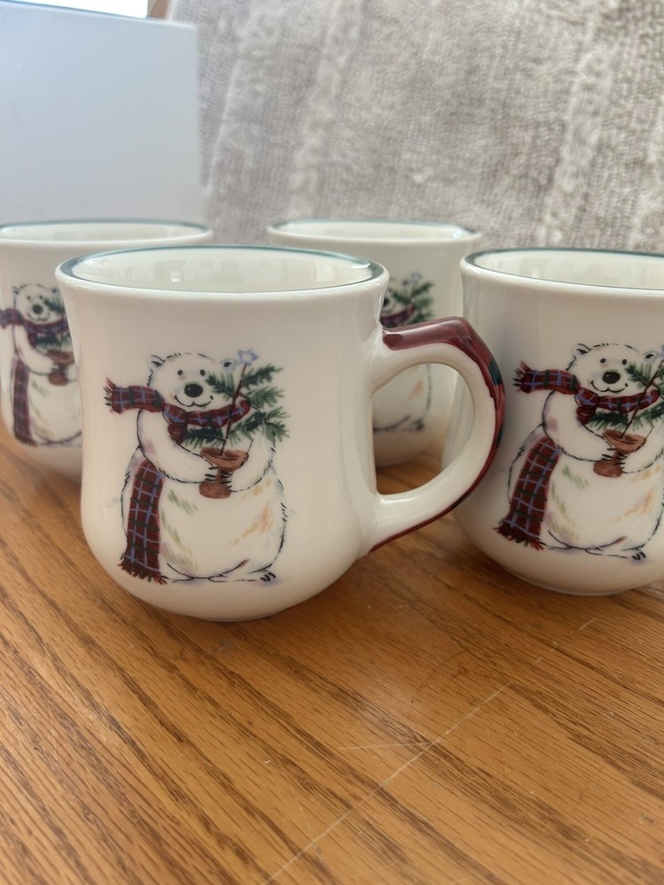 VTG Pfaltzgraff SNOW BEAR Coffee Tea Mug Polar Bear Scarf Christmas Tree Winter