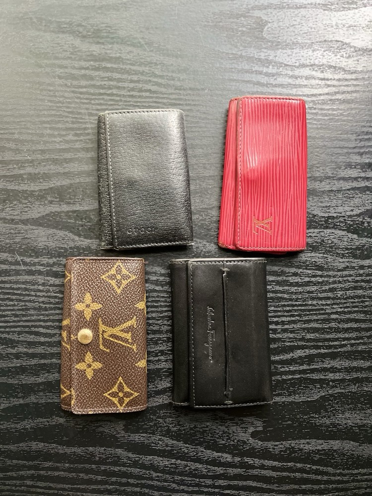 Authentic Gucci Leather Keychain Wallet 4x2 Inches Compact Style